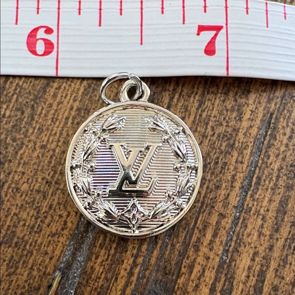 Louis Vuitton Stamped Silver Pendant Used Excellent Condition - Picture 5 of 5